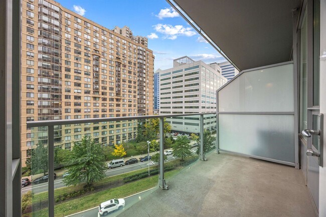 Building Photo - 20 Newport Pkwy