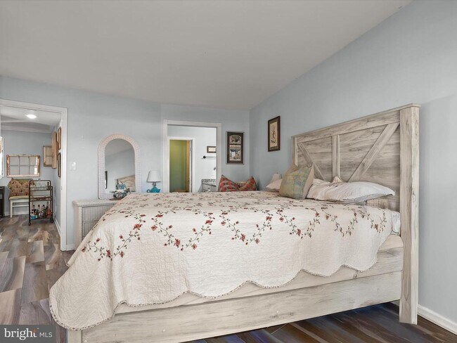 Building Photo - 7024 Channel Village Ct