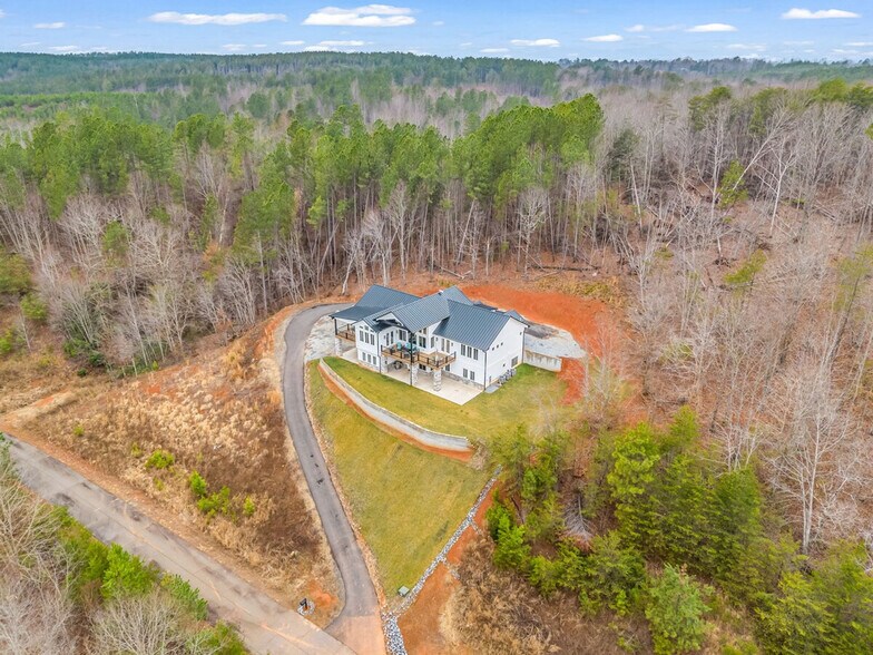 Building Photo - 198 Amberwood Pl