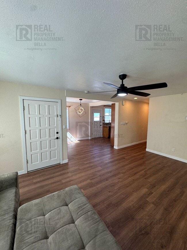 Building Photo - Charming, Updated, and Move-In Ready — A Lake Elsinore Gem!