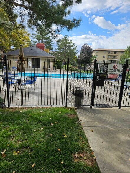 Building Photo - 530 S 400 E