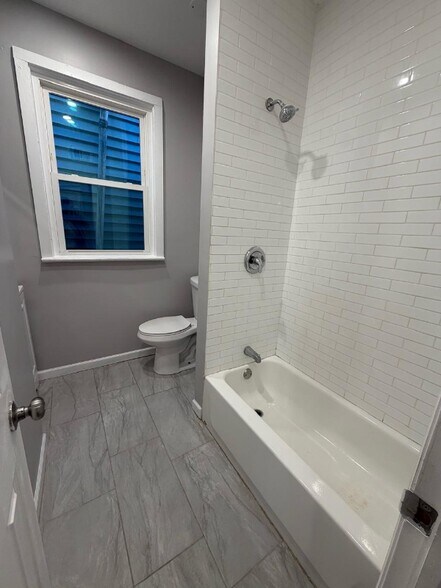 Building Photo - 224 N 9th St