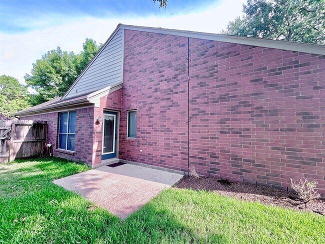 Building Photo - 10011 Territory Ln