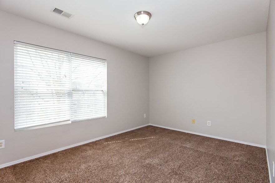 Building Photo - 9606 Hollyburgh Ter