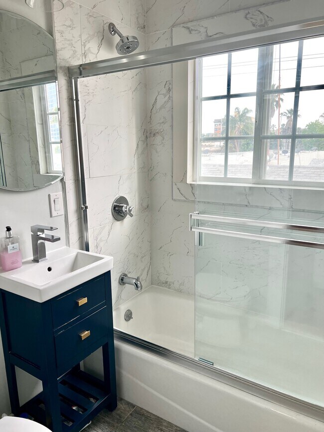 Building Photo - 135 Bonito Ave