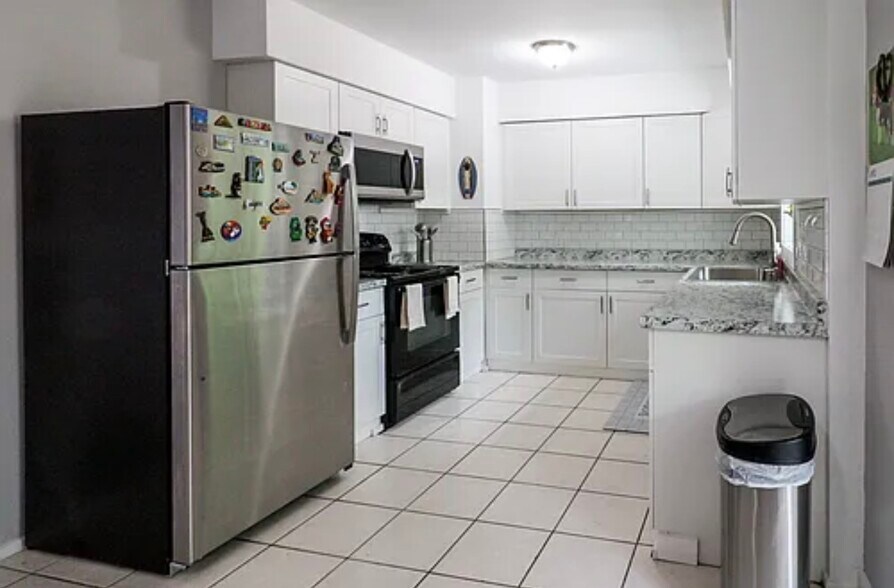 Building Photo - 3312 36th Ave W