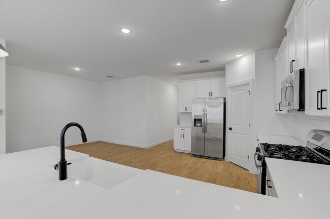 Building Photo - 8438 Bay Rdg Cir