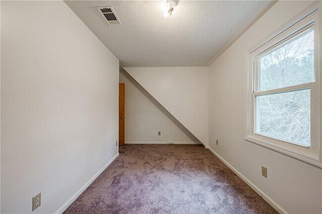 Building Photo - 805 Arbor Hill Dr