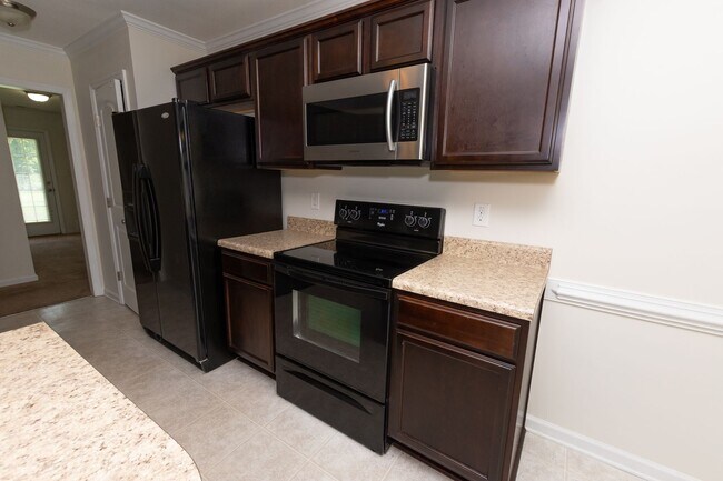 Building Photo - 3 Bedrooms and a bonus room in Richlands (Will include lawn service with increased rents)