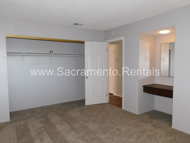 Building Photo - Updated 2bd/1ba Foothill Farms Duplex with 1 Car Garage