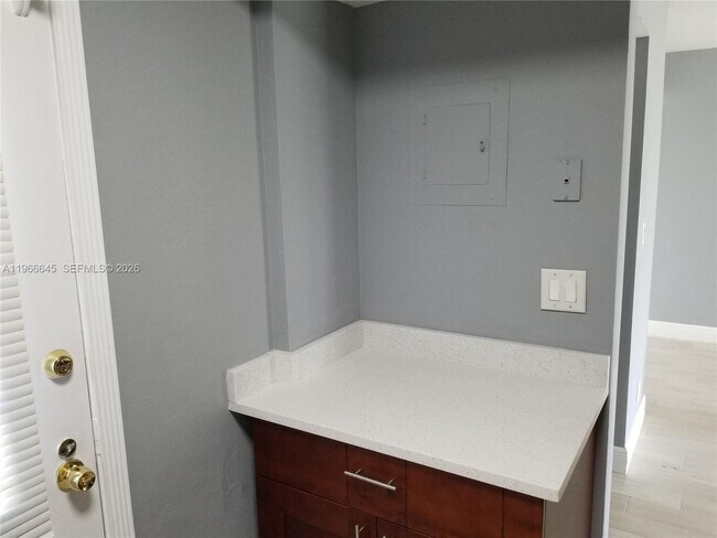 Building Photo - 3401 N Country Club Dr