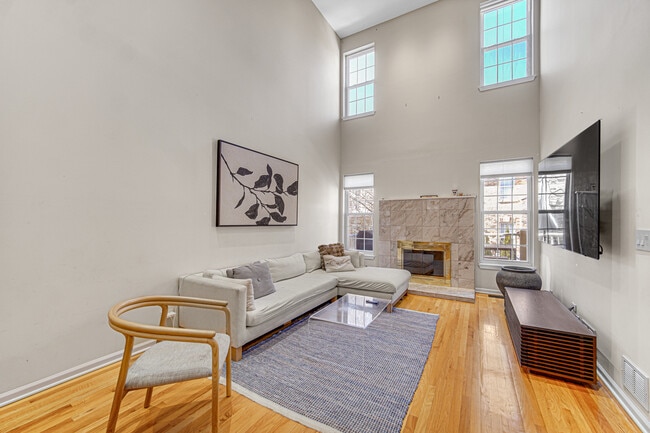 Building Photo - 1264 Sarah Blvd