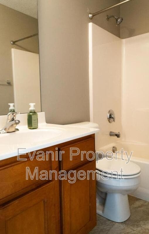 Building Photo - 2257 Murphy Ln E