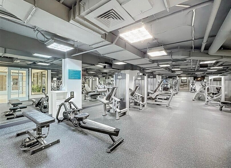 Building Photo - 3020 NE 32nd Ave