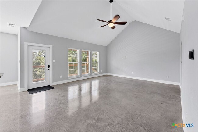 Building Photo - 1355 Estate Dr