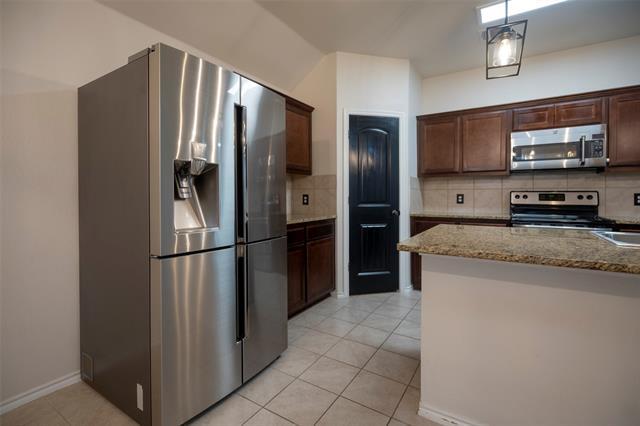 Building Photo - 1543 Meadowlake Dr