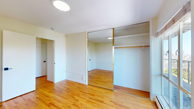 Building Photo - 740 Rhode Island St