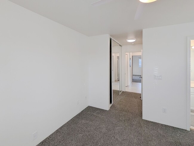 Building Photo - Ground floor 3 bedroom 2 bath with ocean view and community pools