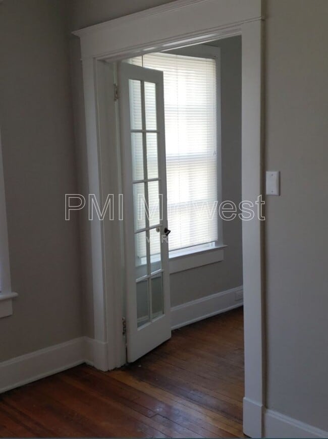 Building Photo - 125 E 17th St