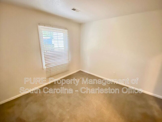 Building Photo - 7648 Hillview Ln