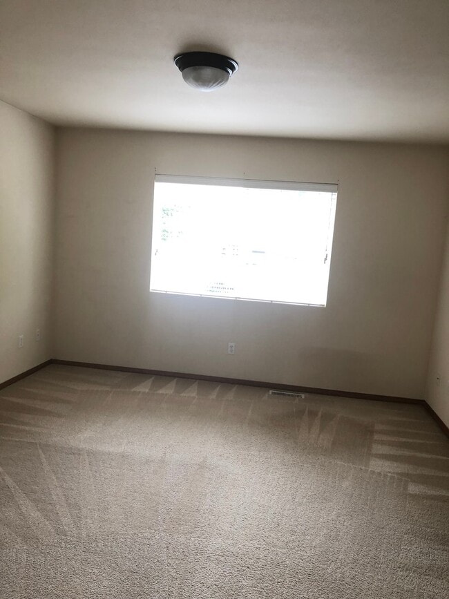 Building Photo - Huntington Duplex