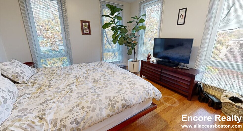 Building Photo - 168 Hampshire St