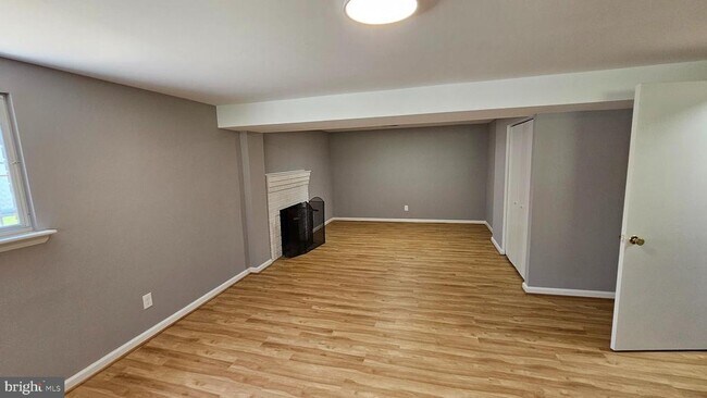 Building Photo - 1206 Raydale Rd