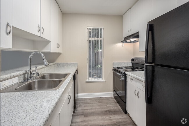 Primary Photo - Peacock Apartments