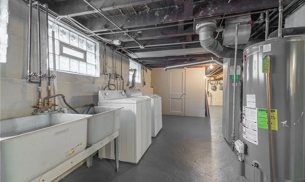 Building Photo - 14926 Delaware Ave