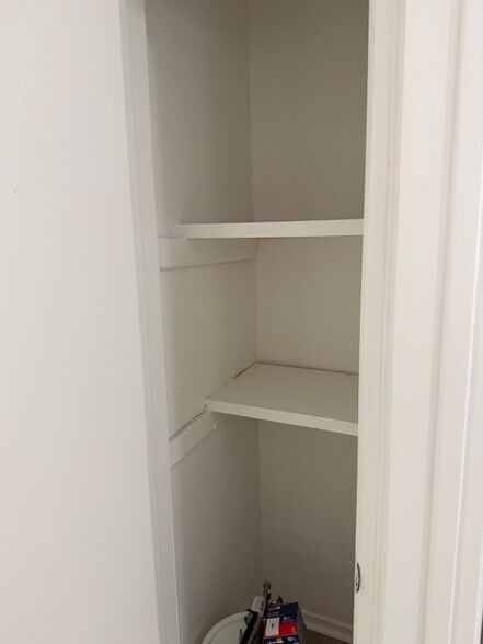 Building Photo - 423 E 82nd St