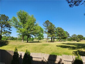 Building Photo - Newly Renovated Condo in Salem