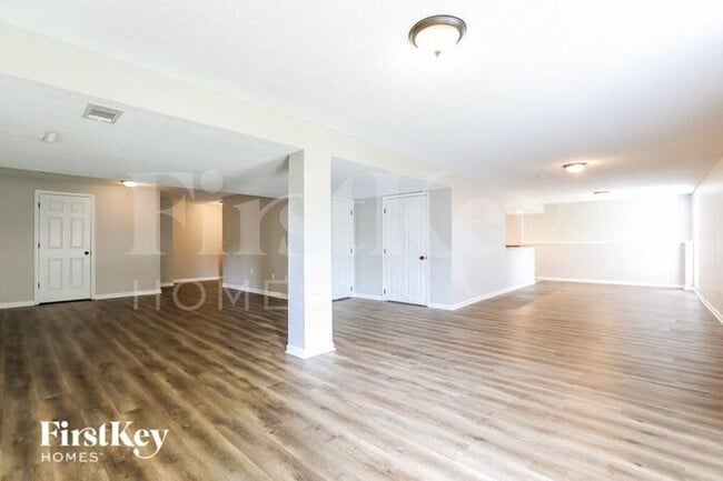 Building Photo - 800 Red Maple Dr