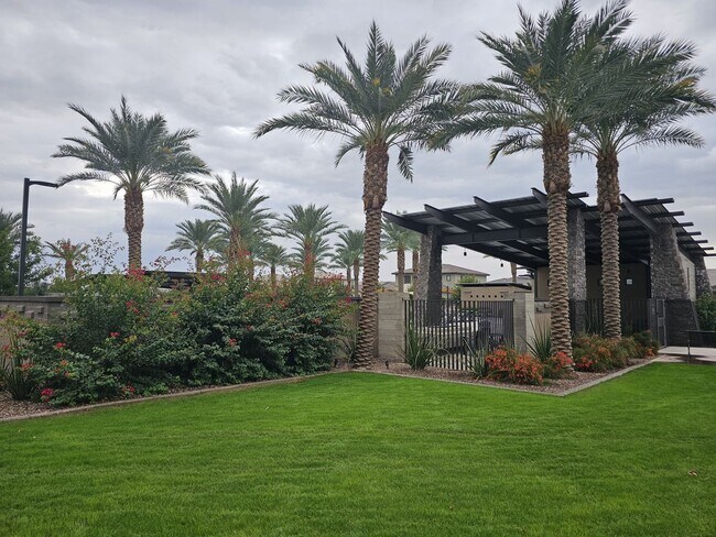 Building Photo - 5 BEDROOM 4 BATH SINGLE FAMILY HOME