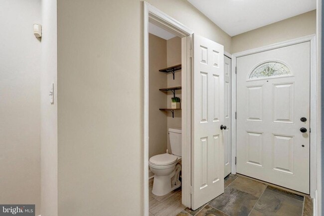 Building Photo - 8482 Springfield Oaks Dr