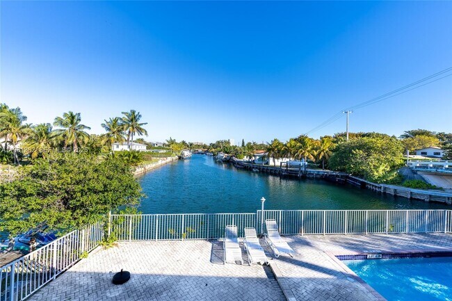 Building Photo - 2225 NE 123rd St