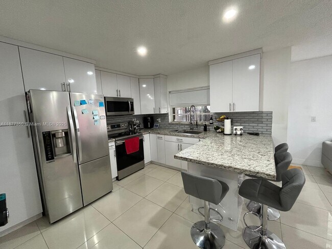 Building Photo - 15852 SW 68th Terrace