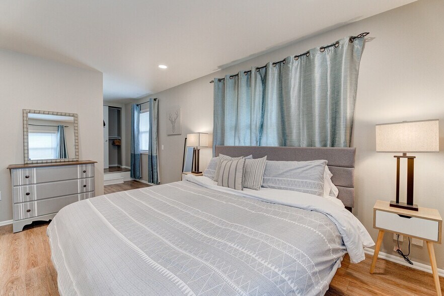 Building Photo - 2421 Saratoga Rd