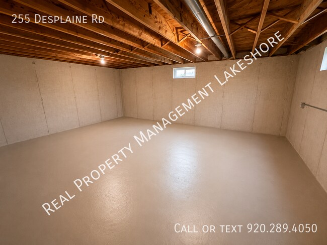 Building Photo - 255 Desplaine Rd