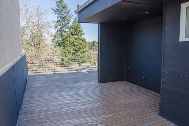 Building Photo - 3Bd/2.5Ba Seattle Townhouse