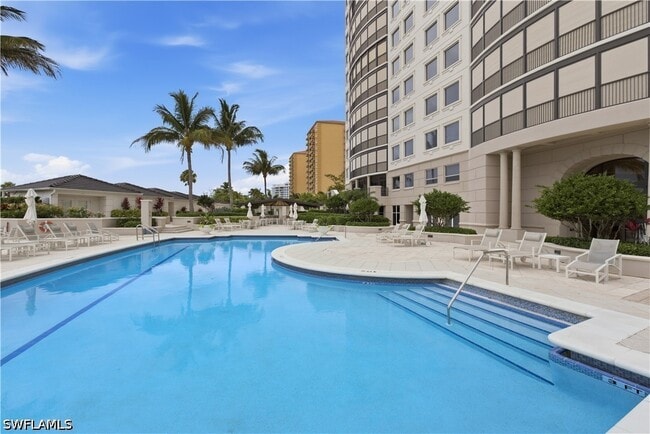 Building Photo - 8665 Bay Colony Dr
