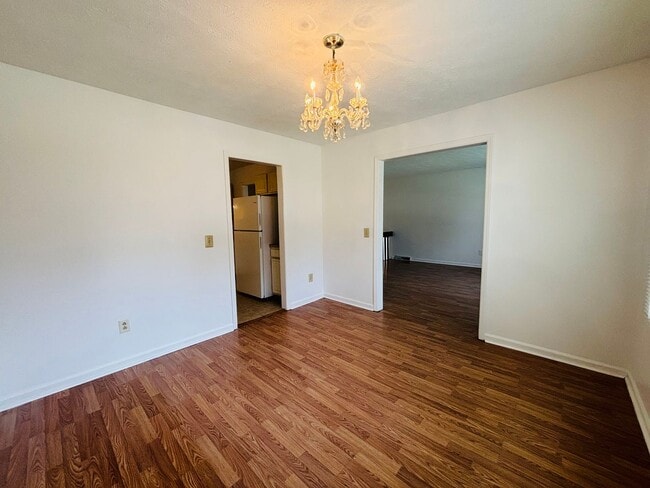Building Photo - 306 Woodbine Dr