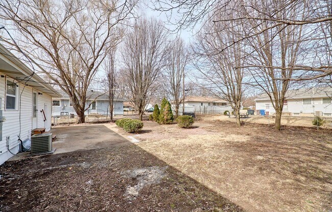 Building Photo - 255 Florisota Dr