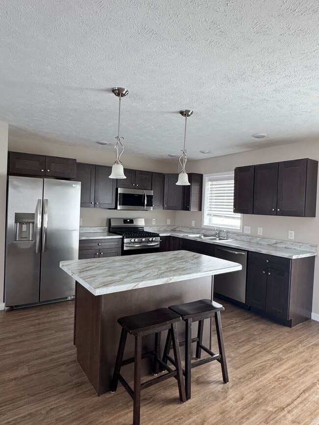 Building Photo - Stylish Ranch Home with Open Floor Plan in...