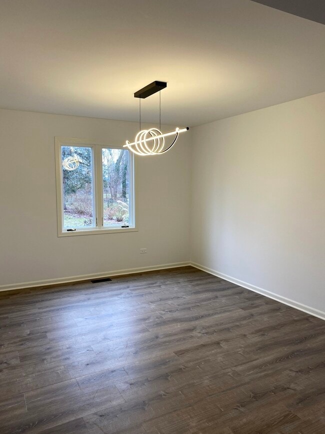 Building Photo - 1346 Leverenz Rd