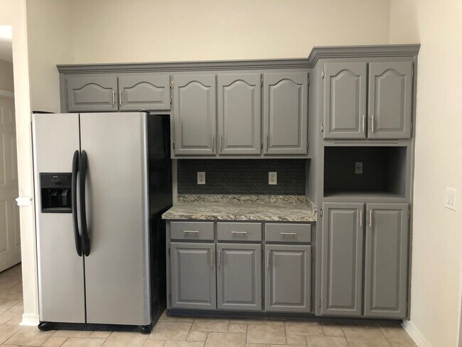 Building Photo - Beautiful Pace Home