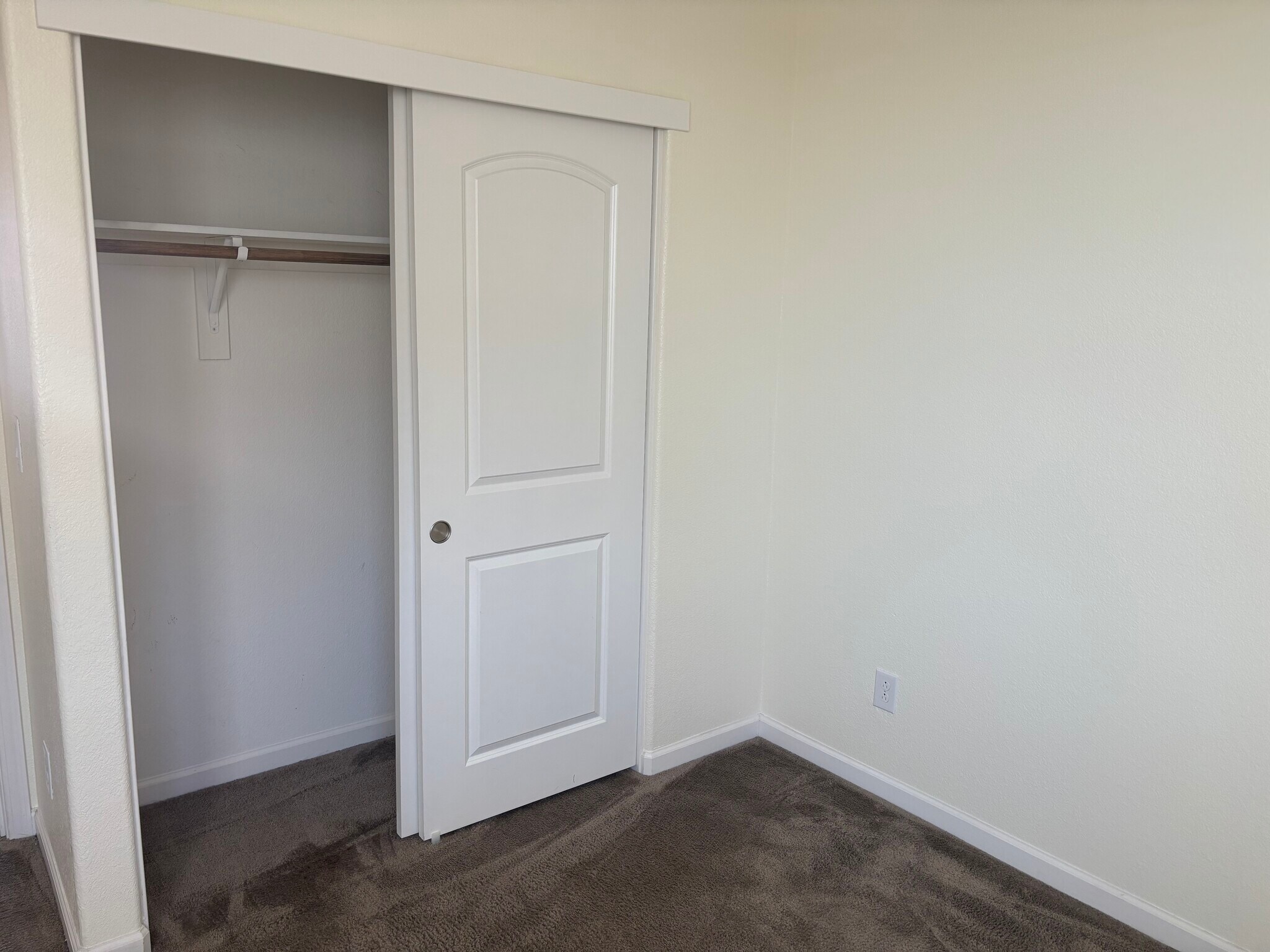 Building Photo - 613 Sweet Pea St