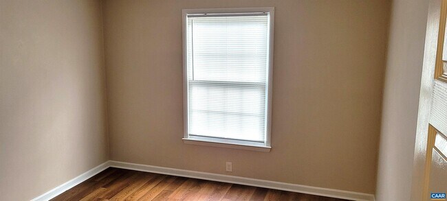 Building Photo - 2527 Hydraulic Rd