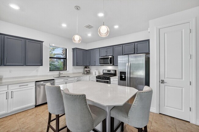 Building Photo - 4651 Pinehurst Trl E