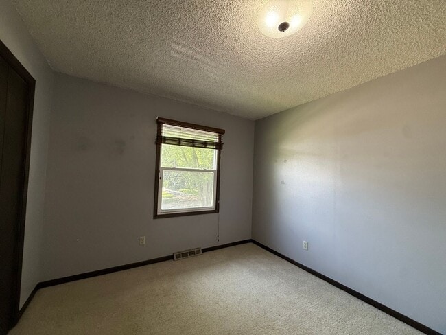 Building Photo - 21 Highland Dr