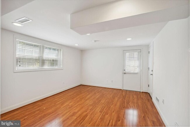 Building Photo - 5916 Greentree Rd